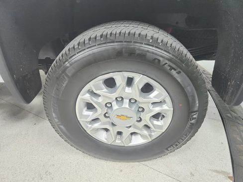 Used 2025 Chevrolet Silverado 2500 LT AWD/4WD image 49