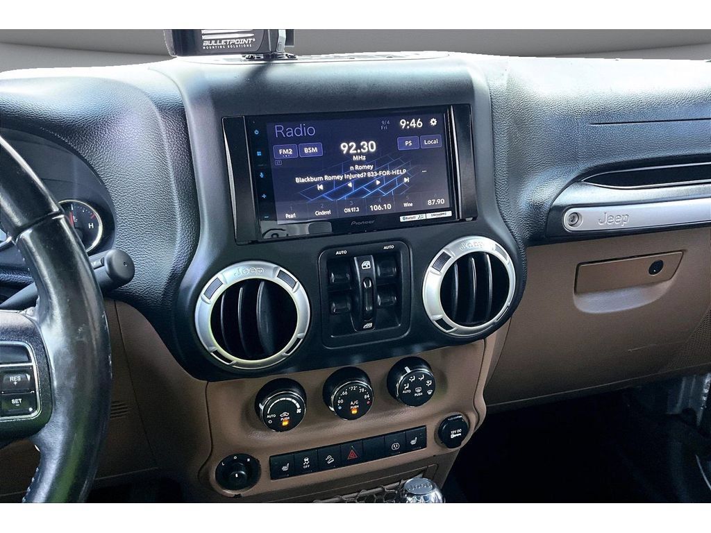 Used 2017 Jeep Wrangler Unlimited Rubicon w/ Connectivity Group AWD/4WD image 9