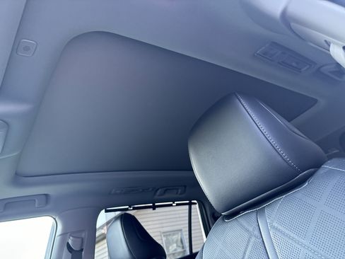 Used 2024 Toyota Highlander XLE image 30