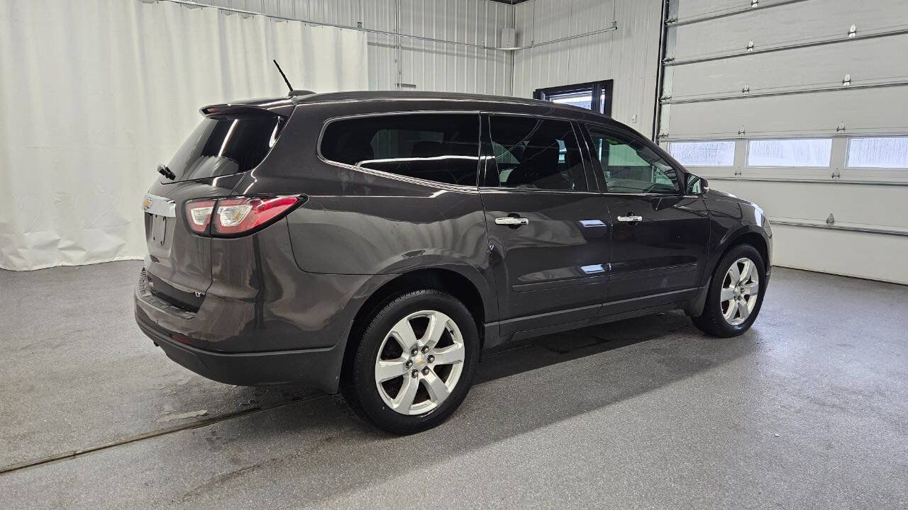 Used 2017 Chevrolet Traverse LT w/ Style and Technology Package FWD image 6