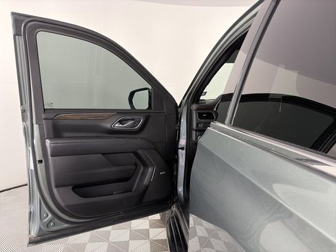 Used 2023 Chevrolet Suburban Premier image 10