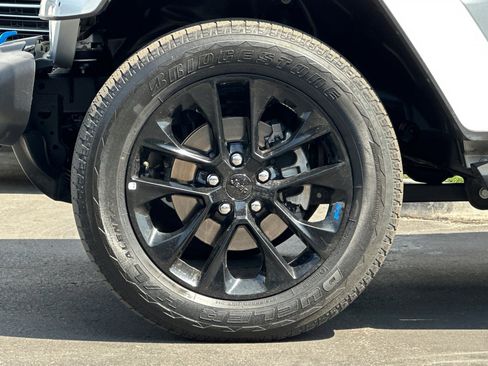 Used 2023 Jeep Wrangler Sahara image 27