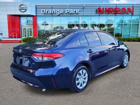 Used 2022 Toyota Corolla LE FWD image 2