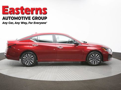 Used 2025 Nissan Altima 2.5 SV FWD image 44
