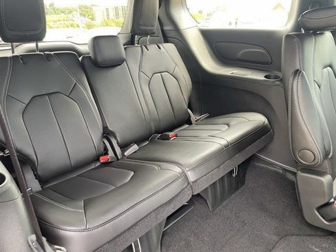 New 2026 Chrysler Pacifica Select image 13