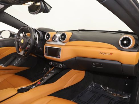 Used 2018 Ferrari California T image 79