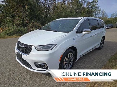 Used 2022 Chrysler Pacifica Limited image 1