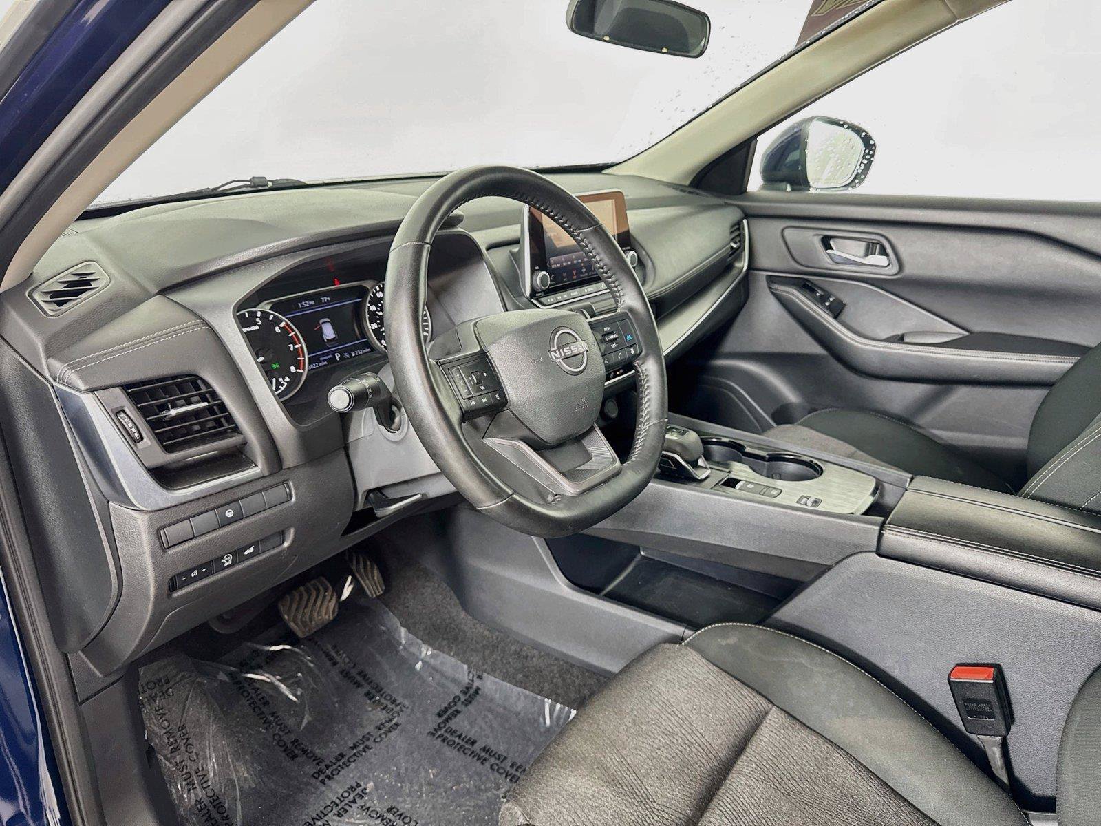 Used 2025 Nissan Rogue SV FWD image 9