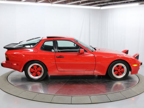 Used 1986 Porsche 944 Coupe image 15