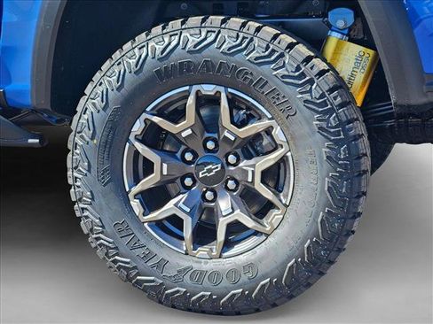 New 2026 Chevrolet Colorado ZR2 w/ Technology Package AWD/4WD image 10