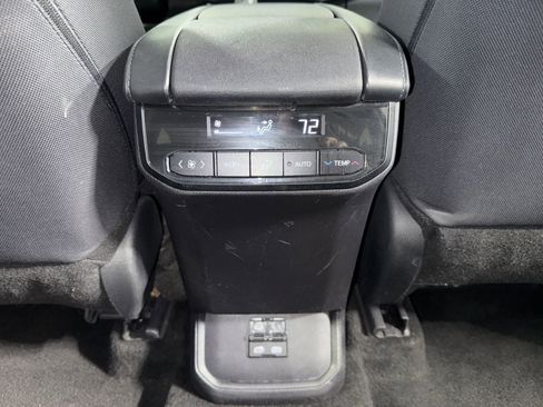 Used 2024 Toyota Highlander LE AWD/4WD image 14