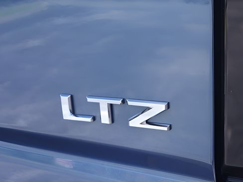 Used 2025 Chevrolet Silverado 3500 LTZ w/ LTZ Premium Package AWD/4WD image 32