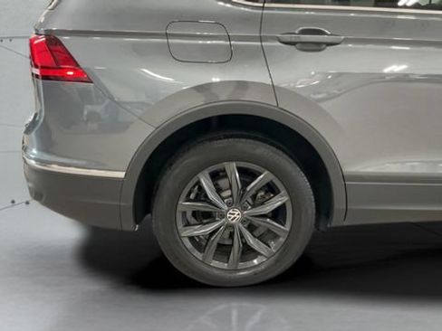 Certified 2024 Volkswagen Tiguan SE w/ Panoramic Sunroof Package AWD/4WD image 25