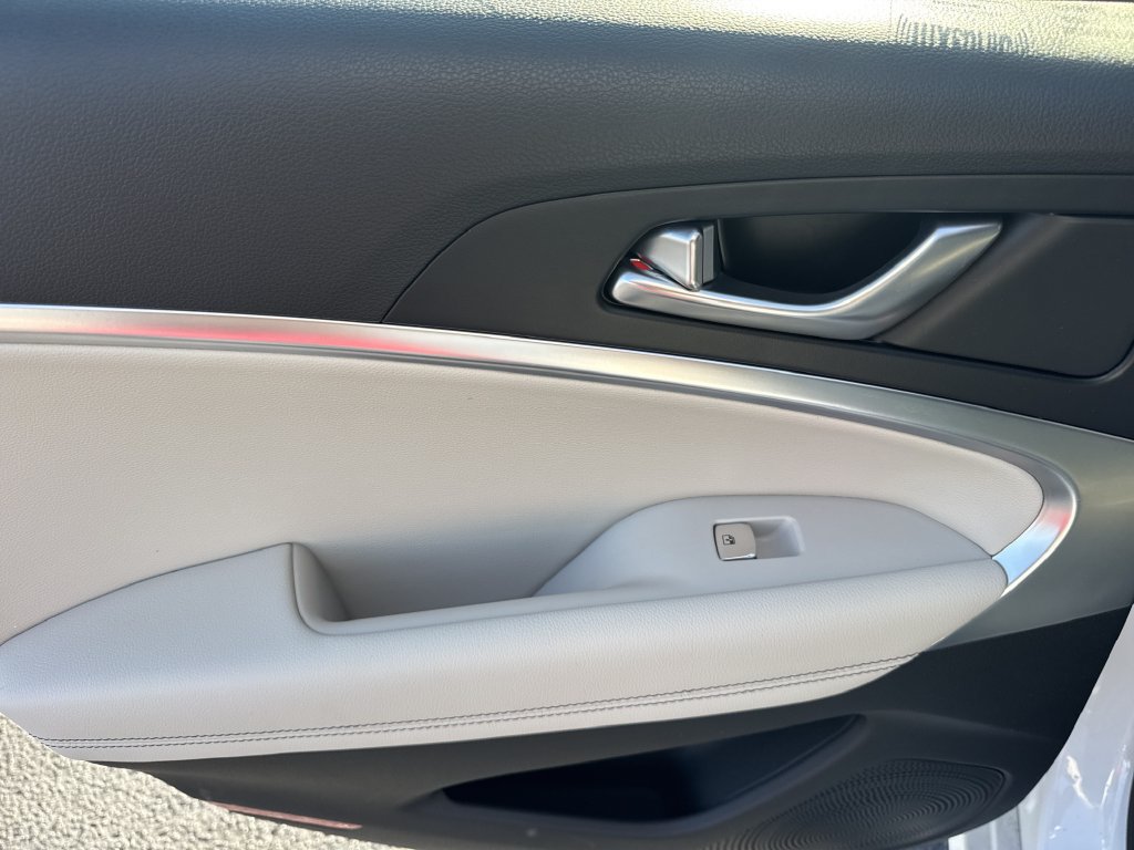 Used 2025 Genesis G70 2.5T RWD image 21