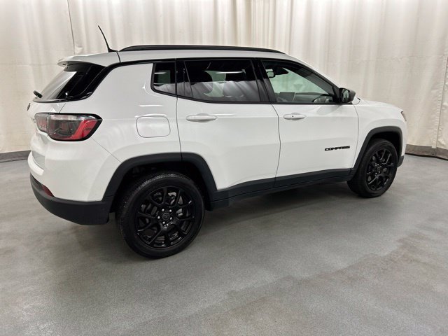 Used 2025 Jeep Compass Latitude w/ Convenience Group AWD/4WD image 4