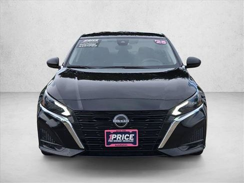 Used 2025 Nissan Altima 2.5 SV FWD image 2
