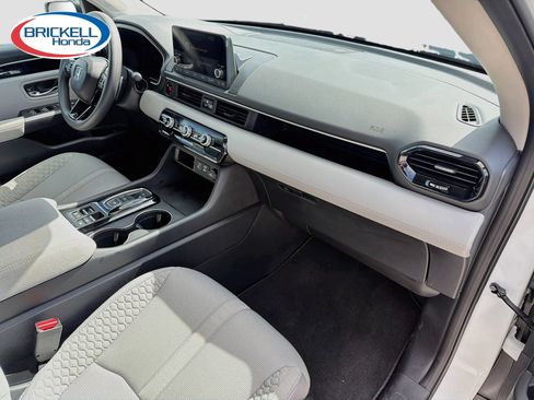Certified 2023 Honda Pilot LX image 15