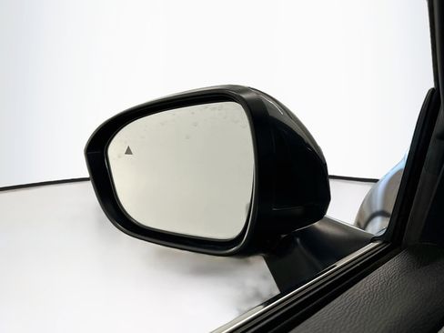 Used 2025 Mitsubishi Outlander AWD image 16