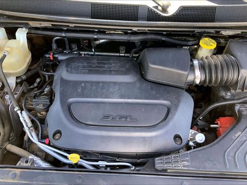 Used 2020 Chrysler Pacifica Touring w/ S Appearance Package FWD image 33