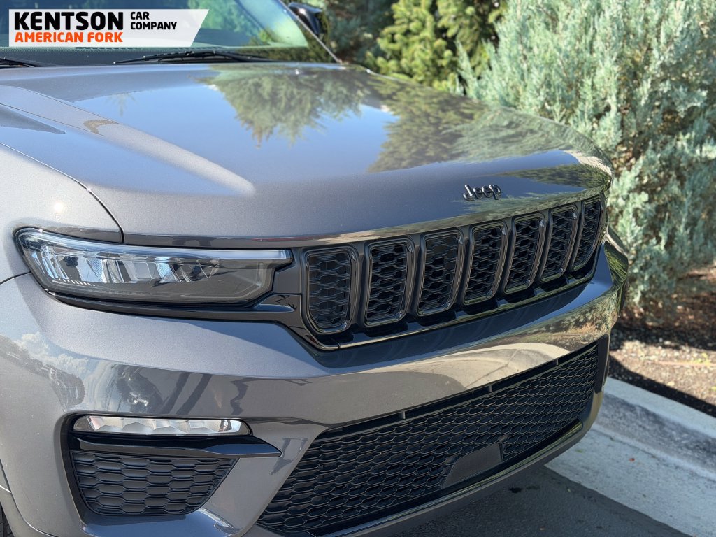 Used 2025 Jeep Grand Cherokee Limited w/ Black Appearance Package AWD/4WD image 11