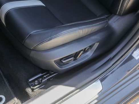 Used 2025 Toyota Camry SE w/ Convenience Package image 5