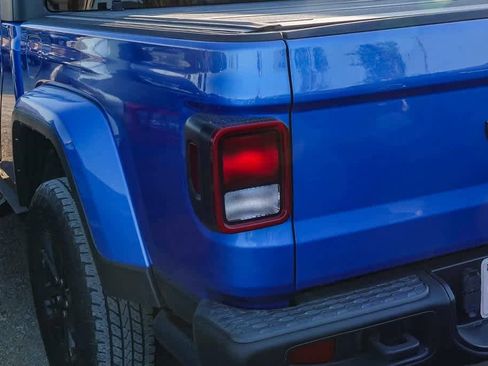 Certified 2023 Jeep Gladiator Sport image 16