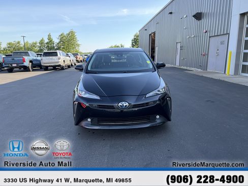 Used 2022 Toyota Prius XLE AWD/4WD image 2