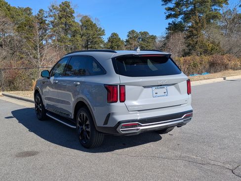 Used 2023 Kia Sorento SX image 7