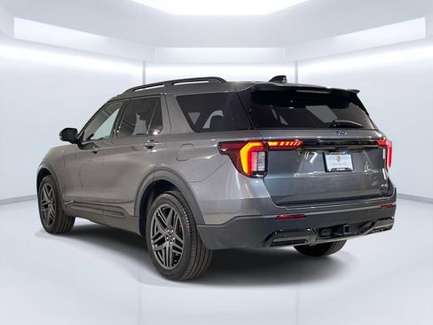 Used 2025 Ford Explorer ST-Line w/ ST-Line Street Pack AWD/4WD image 6