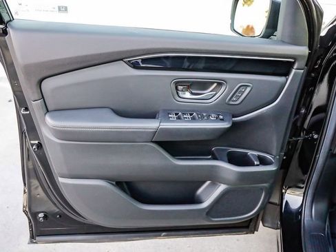 Used 2025 Honda Pilot EX-L image 22