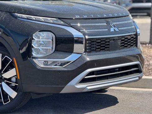 New 2026 Mitsubishi Outlander SE image 3
