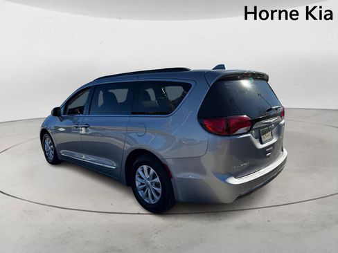 Used 2017 Chrysler Pacifica Touring-L image 5