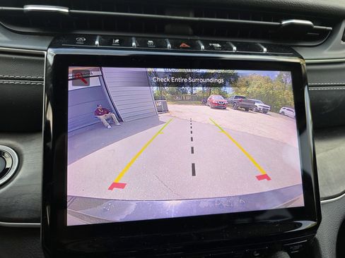 Used 2022 Jeep Grand Cherokee L Limited image 17