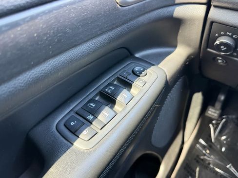 Used 2018 Jeep Grand Cherokee Laredo AWD/4WD image 19