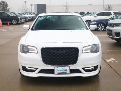 Used 2022 Chrysler 300 Touring L w/ Popular Equipment Group image 3