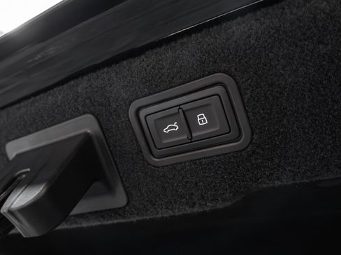 Used 2023 Audi S8 4.0T quattro image 29