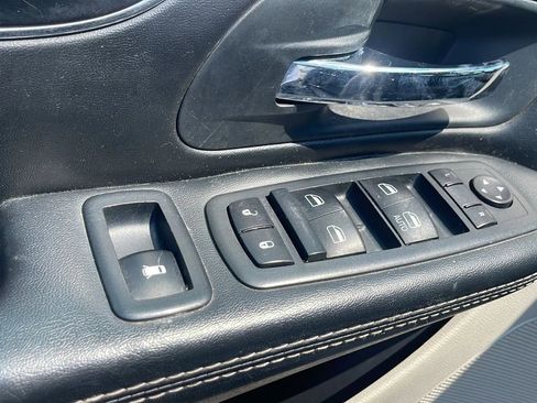 Used 2020 Dodge Grand Caravan SXT image 16