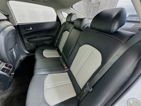 Used 2020 Kia Optima Premium image 26