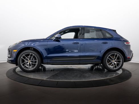Certified 2026 Porsche Macan AWD/4WD image 2