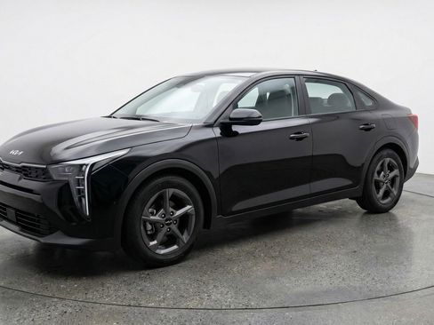 Used 2025 Kia K4 LXS image 3