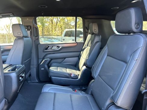 Used 2025 GMC Yukon XL Denali image 13