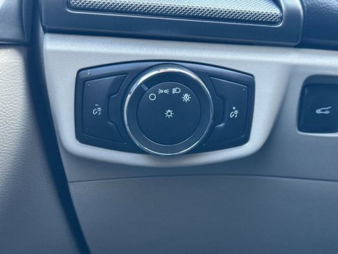 Used 2017 Ford Fusion SE w/ Fusion SE Technology Package image 30