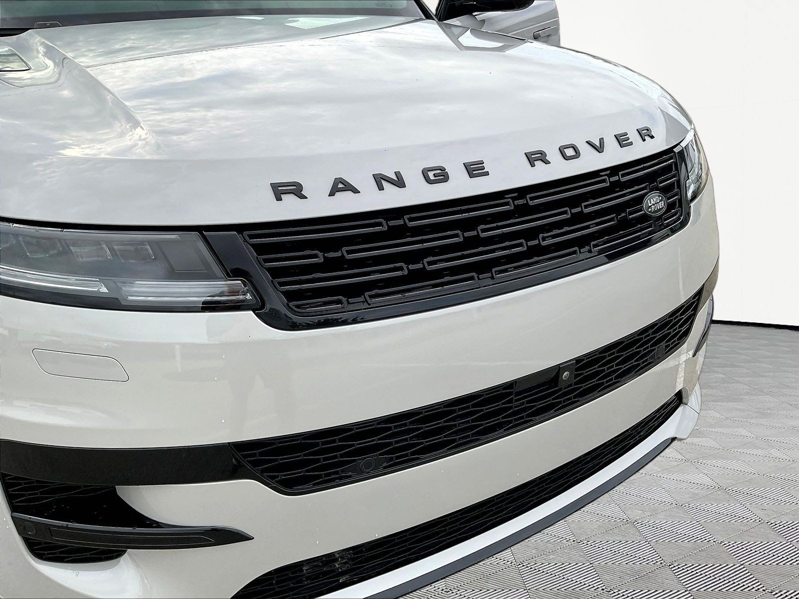 Used 2024 Land Rover Range Rover Sport Dynamic SE AWD/4WD image 33