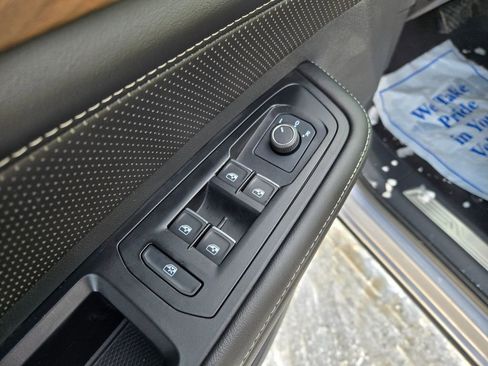 Used 2025 Volkswagen Atlas SE image 12