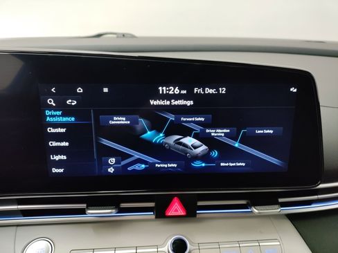 Used 2023 Hyundai Elantra Limited image 24