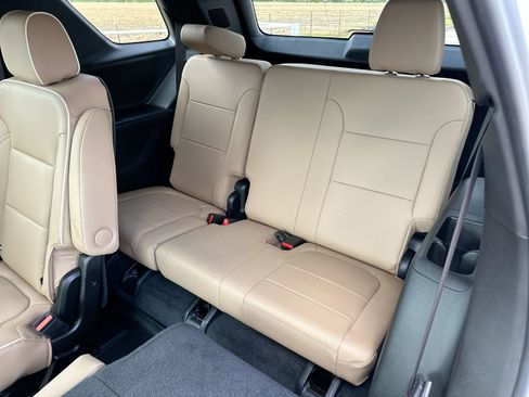 Used 2023 Chevrolet Traverse Premier image 24