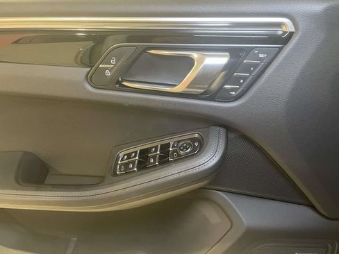 Certified 2024 Porsche Macan AWD/4WD image 38