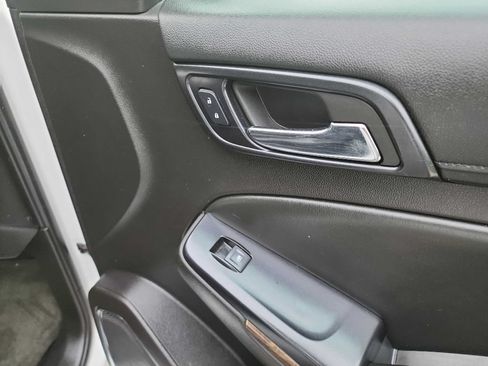 Used 2015 Chevrolet Suburban LT RWD image 35