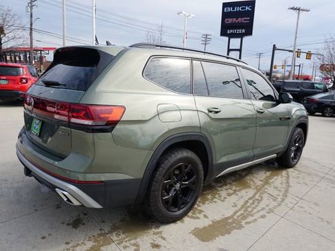 Used 2025 Volkswagen Atlas Peak Edition SE image 4