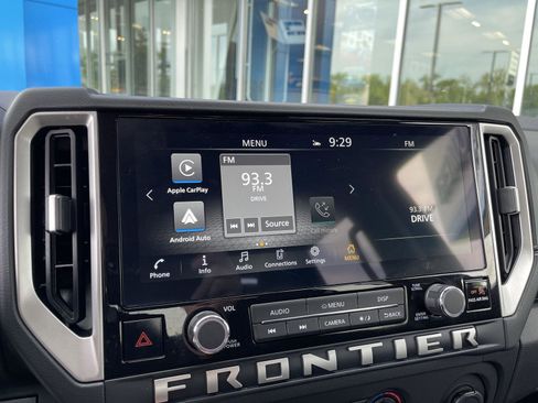 Used 2025 Nissan Frontier SV AWD/4WD image 26